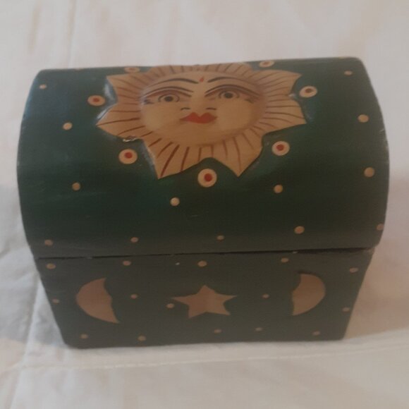 Vintage Wooden Trinket/Jewelry Box with Sun, Stars and Yin Yang Motifs - Picture 2 of 8